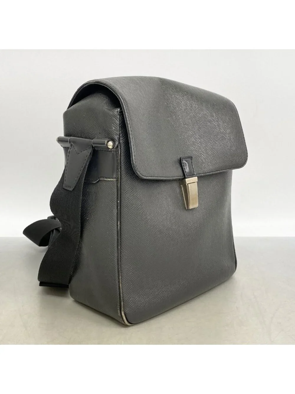 Louis Vuitton Shoulder Bag Taiga Yaranga Ardoise